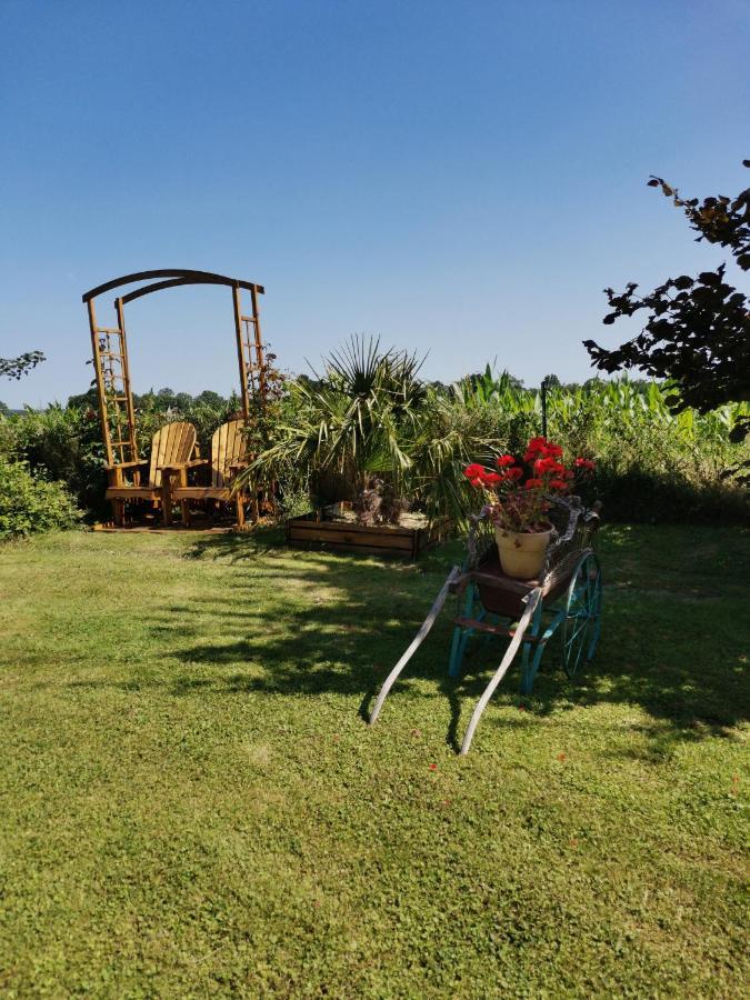 Gite 4 Etoiles Avec Hebergement Insolite - 10 Personnes Foussais Exteriör bild