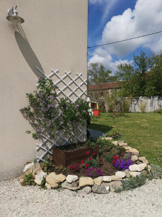 Gite 4 Etoiles Avec Hebergement Insolite - 10 Personnes Foussais Exteriör bild